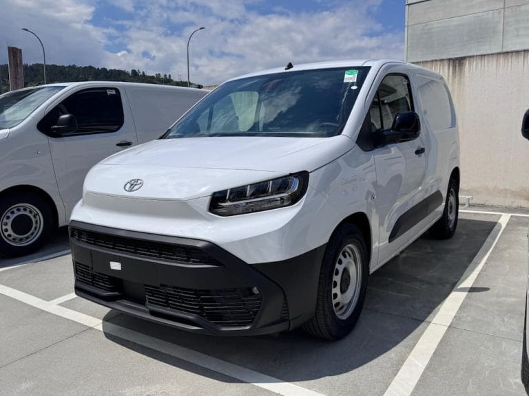 Toyota Proace City Panelvan Dönüşüm